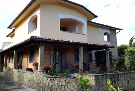 Villa  VENDITA  Poggio a Caiano