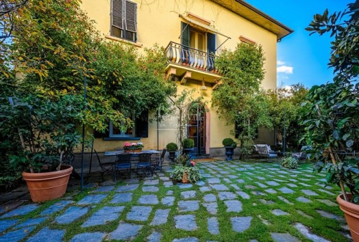 Villa  VENDITA  Pistoia