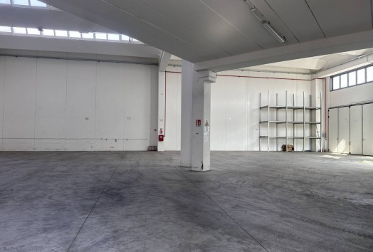 Capannone con Appartamento  AFFITTO  Prato