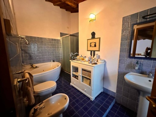 Porzione di colonica Prato  VENDITA