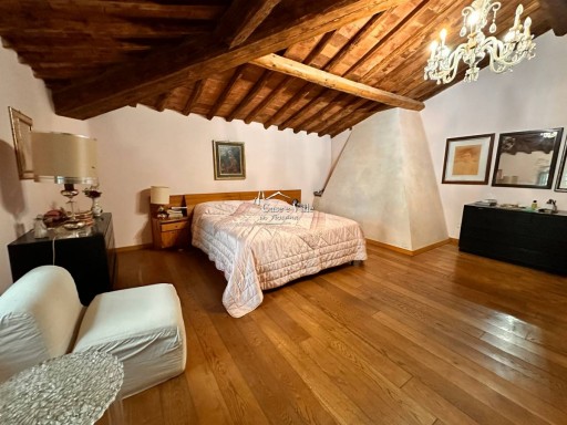 Porzione di colonica Prato  VENDITA