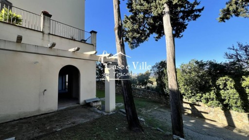 Porzione di villa Prato  VENDITA