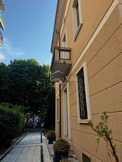 Villa Prato  VENDITA