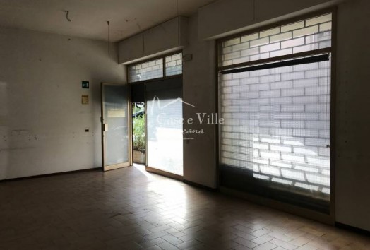 Commercial property  FOR SALE  Prato